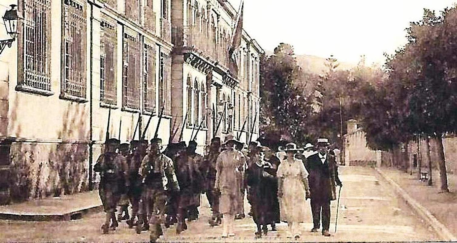 720- Blida - rue Bizot et le college2.jpg